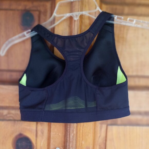 Classic black Nike sports bra - Picture 3 of 11
